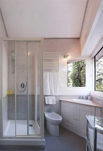 לינה וארוחת בוקר Oriani 4*